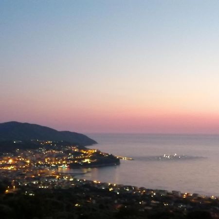 Una Terrazza Sul Mare アグローポリ エクステリア 写真